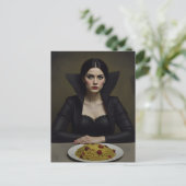 Carte Postale Vampire avec un dîner de pâtes (Debout devant)