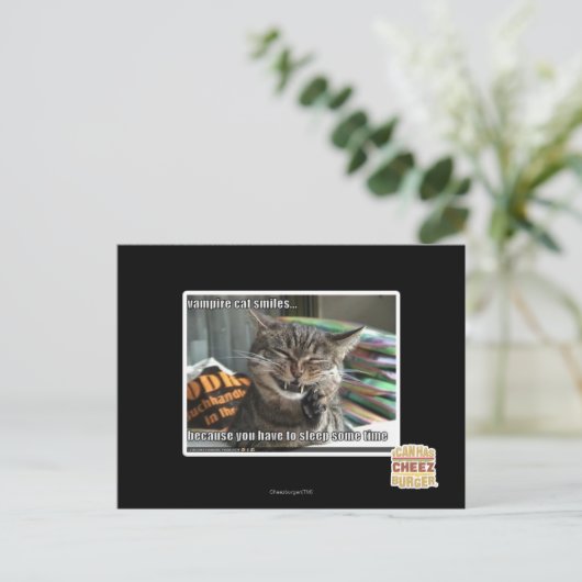Carte Postale vampire chat sourit (Debout devant)