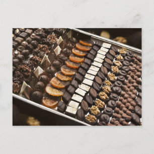 Carte Postale Variété de pralines au chocolat artificiel