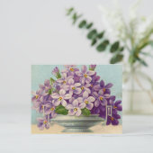 Carte Postale Vase vintage de fleurs violettes (Debout devant)