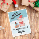 Carte Postale Vegan joyeux Noël mignon piglet de dessin animé<br><div class="desc">Cette carte postale de Noël à Vegan présente un joli piglet de dessin animé avec un casquette rouge et un foulard et quelques cadeaux colorés,  sur un arrière - plan enneigé avec la légende "Joyeux Noël à mon Vegan préféré".</div>
