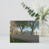 Carte postale Vélo Descendre Solidarité (Debout devant)