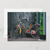 Carte Postale Vélo Reposé Sur Le Mur Graffitti (Devant / Derrière)