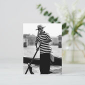 CARTE POSTALE VENISE GONDOLIER AVEC CASQUETTE (Debout devant)