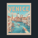 Carte Postale Venise, Italie Vintage voyage<br><div class="desc">Découvrez le charme intemporel de Venise, Italie avec cette belle carte postale de voyage vintage. Cette carte postale de haute qualité présente une image époustouflante de canaux aquatiques et de bateaux devant la tour de l'église Carré de Saint-Marc et le pont Piazza San Marco au-dessus du canal, parfait pour envoyer...</div>