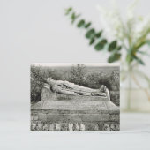 Carte Postale Verdun, Tombe du guerrier inconnu (Debout devant)