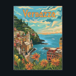Carte Postale Vernazza Cinque Terre<br><div class="desc">Une description captivante et nostalgique de Vernazza, un des villages pittoresques des Cinque Terre en Italie. Le design capte les maisons aux couleurs pastel vibrantes accrochées aux falaises, le charmant port rempli de bateaux de pêche et le littoral accidenté qui rencontre les eaux azurées de la mer Méditerranée. Rendu dans...</div>