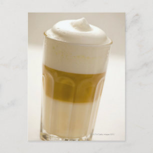 Carte Postale Verre de latte macchiato, gros plan