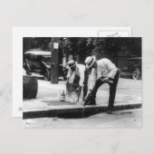 Carte Postale Verser le Whiskey dans une égout, 1930 (Devant / Derrière)