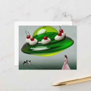 Carte Postale Vert OVNI Surreal Sweet Treat sur un pâturage lait