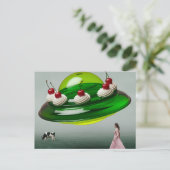 Carte Postale Vert OVNI Surreal Sweet Treat sur un pâturage lait (Debout devant)