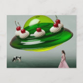 Carte Postale Vert OVNI Surreal Sweet Treat sur un pâturage lait (Devant)
