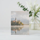 Carte postale verticale Foggy sunrise Lake Bled (Debout devant)