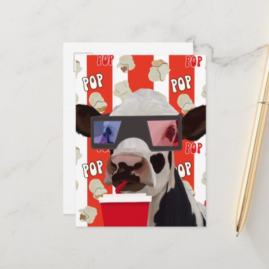 Carte Postale Vibes rétro Whimsical Popcorn Lover Cow (Devant/Arrière en situation)