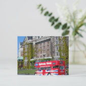 Carte Postale Victoria (C.-B.) (Debout devant)