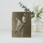 Carte Postale Victorian Weird Deux Clowns et un Stunt (Debout devant)