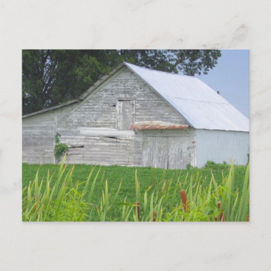 Carte Postale Vieille Grange Dans Un Champ Vert (Devant)