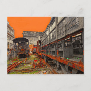 Carte Postale Vieilles locomotives rouillées et wagons
