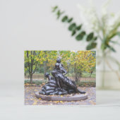 Carte Postale Viet Nam Women's Memorial, Washington D.C. (Debout devant)
