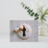 Carte Postale Vieux clavier blanc (Debout devant)