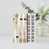 Carte Postale Vieux clavier électrique (Debout devant)