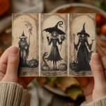 Carte Postale Vieux découpage Halloween sorcières vintages<br><div class="desc">Cette conception peut être personnalisée en choisissant l'option Modifier la conception. Vous pouvez également transférer sur d'autres objets. Contactez-moi à l'adresse colorflowcreations@gmail.com ou utilisez l'option conversation en haut de la page si vous souhaitez avoir cette conception sur un autre produit ou si vous avez besoin d'aide pour cette conception. Voir...</div>