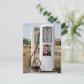 Carte Postale Vieux photo de pompe à essence (Debout devant)