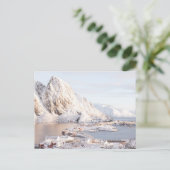 Carte Postale Village de neige maison rustique Noël (Debout devant)