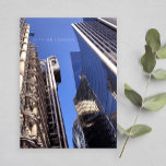 Carte Postale Ville de Londres | Bâtiment de Lloyd dans le ciel<br><div class="desc">Ville de Londres architecture urbaine de haute technologie La photographie de construction de Lloyd - deux grands bâtiments dans le ciel bleu printanier voyage destination carte postale - sept 2019 - photo par Anka</div>