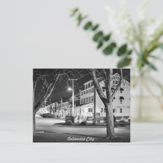 Carte Postale Ville du Delaware. (Debout devant)
