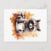 Carte Postale Villes automnales Raccoon avec tasse de café (Devant)