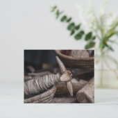 Carte Postale Vintage broche à fil (Debout devant)