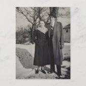 Carte Postale Vintage Couple Standing in Snow (Devant)