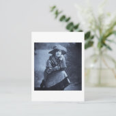 Carte Postale Vintage Cowgirl et son six tireur (Debout devant)