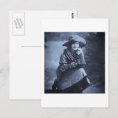 Carte Postale Vintage Cowgirl et son six tireur (Devant / Derrière)