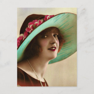 Carte Postale Vintage dame française avec grand Casquette
