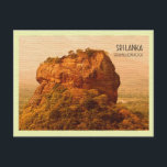 Carte postale vintage Lion Rock Sigiriya Sri Lanka<br><div class="desc">Cette carte postale Vintage est de Lion Rock Sigiriya Sri Lanka situé dans la province occidentale du Sri Lanka. Sa situation unique, son sanctuaire et ses magnifiques vues en font un lieu de prédilection des touristes de cette partie du pays. Ces cartes postales sont 100% authentiques, imprimées sur du papier...</div>