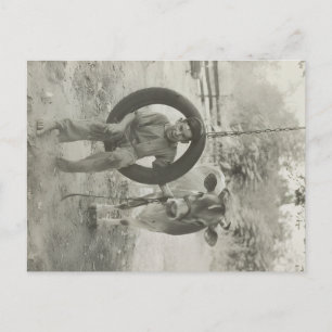 carte postale vintage noir et blanc d'un garçon et