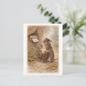 Carte Postale Vintage-Style Mouse as Mailman Illustration (Debout devant)