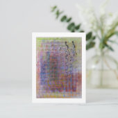 Carte postale violette (Debout devant)