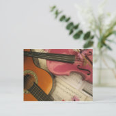 Carte Postale Violon rose et guitare (Debout devant)
