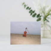 Carte Postale Violon sur la plage (Debout devant)