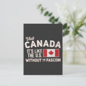 Carte Postale Visiter le Canada C’est comme les États-Unis, mais (Debout devant)