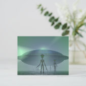 Carte postale Visiteurs Aliens (Debout devant)
