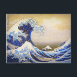 Carte Postale Vivid Grande vague par Hokusai<br><div class="desc">Profitez de cette nouvelle version saisissante de La Grande Vague de Kanagawa, de la série Trente-six Vues du Mont Fuji par le célèbre artiste japonais Katsushika Hokusai. Ukiyo-e ("images du monde flottant") est un genre d'estampes japonaises (ou coupes de bois) et de peintures réalisées entre le XVIIe et le XXe...</div>