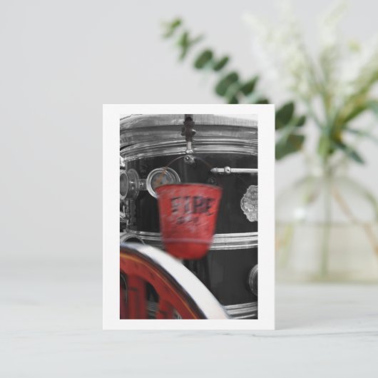 Carte Postale Voir rouge (Debout devant)