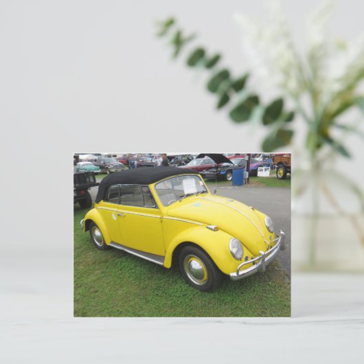 Carte Postale Voiture compacte jaune (Debout devant)