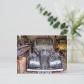 Carte Postale Voiture vintage En Garage (Debout devant)