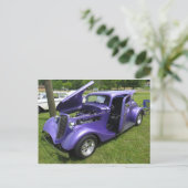Carte Postale Voiture violette (Debout devant)
