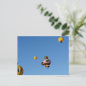 Carte Postale Voler le poulet (Debout devant)